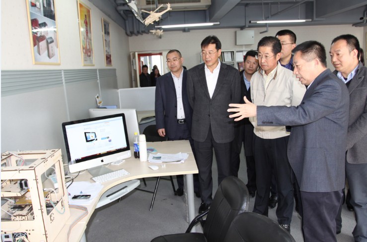 大连亿达集团总裁一行来文化发展研究院走访调研